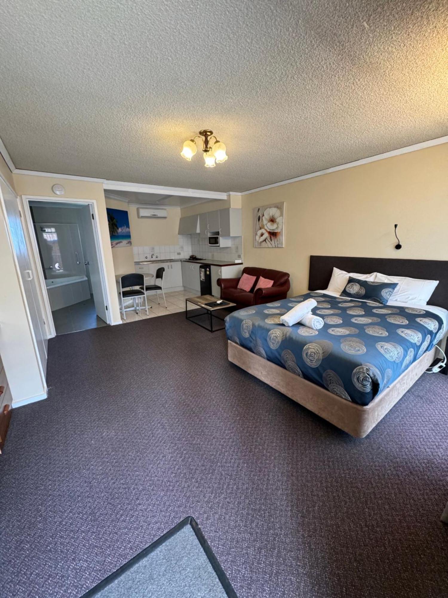 Blue Whale Motor Inn&Apartments Warrnambool Extérieur photo